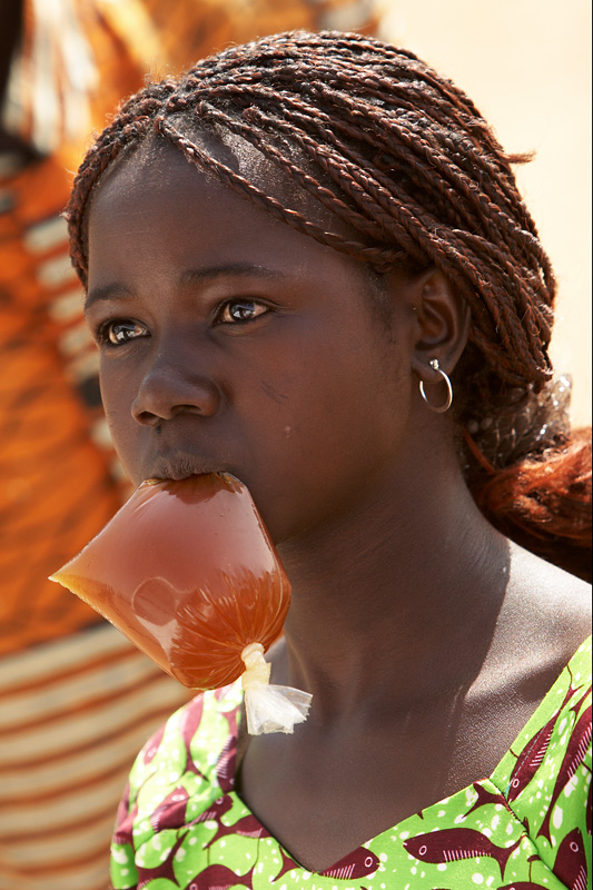 223 Girl at the borther of Burkina Faso and Ghana